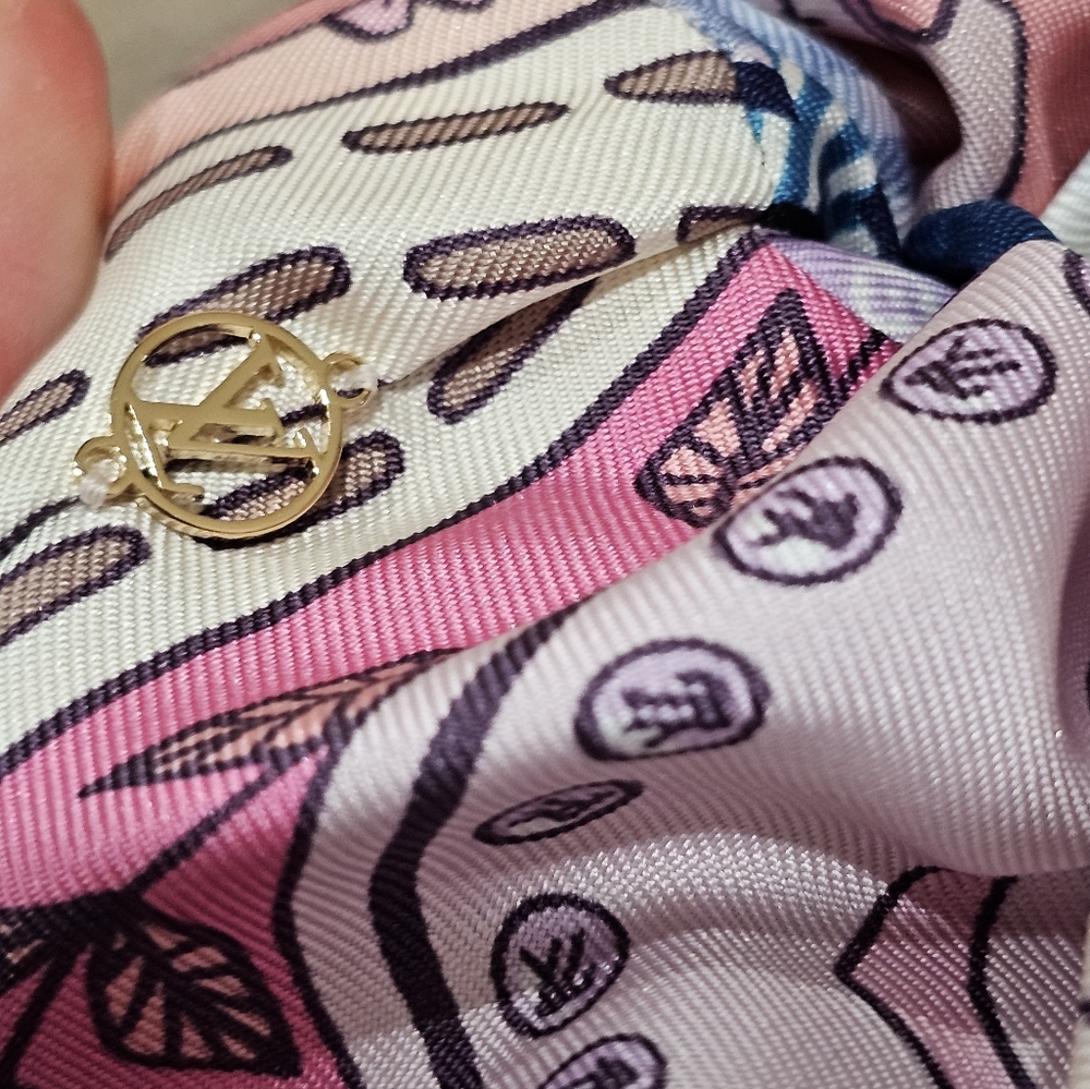 LOUIS VUITTON SCRUNCHIE HAIR ACCESSORY HAIR RIBBON CREME PINK MONOGRAM LARGE SIZ - Picture 6 of 17